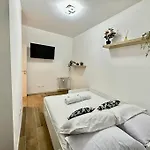 Апартаменти Luxury House Near The Funicular *